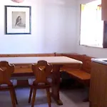 Holiday Residence Πανσιόν