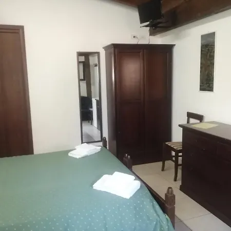 Holiday Residence 게스트하우스 4*