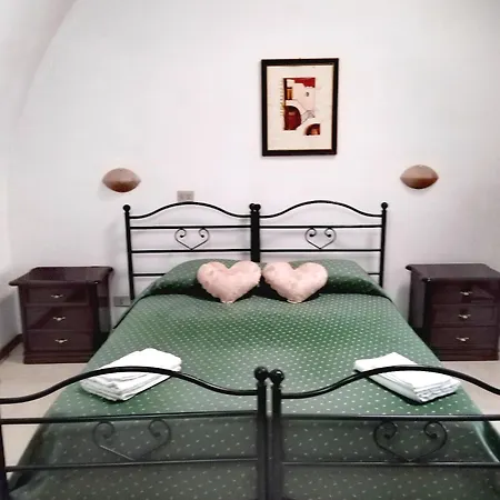 Holiday Residence 게스트하우스 4*