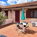 Holiday Residence 게스트하우스 4*