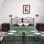 Holiday Residence 게스트하우스 4*