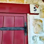 게스트하우스 Holiday Residence 4*