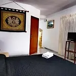 Holiday Residence 게스트하우스 4*